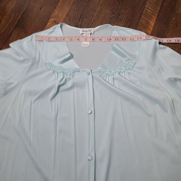 Vintage 80s Vanity Fair Light Blue Button Pajama Top Floral Trim - Picture 7 of 8